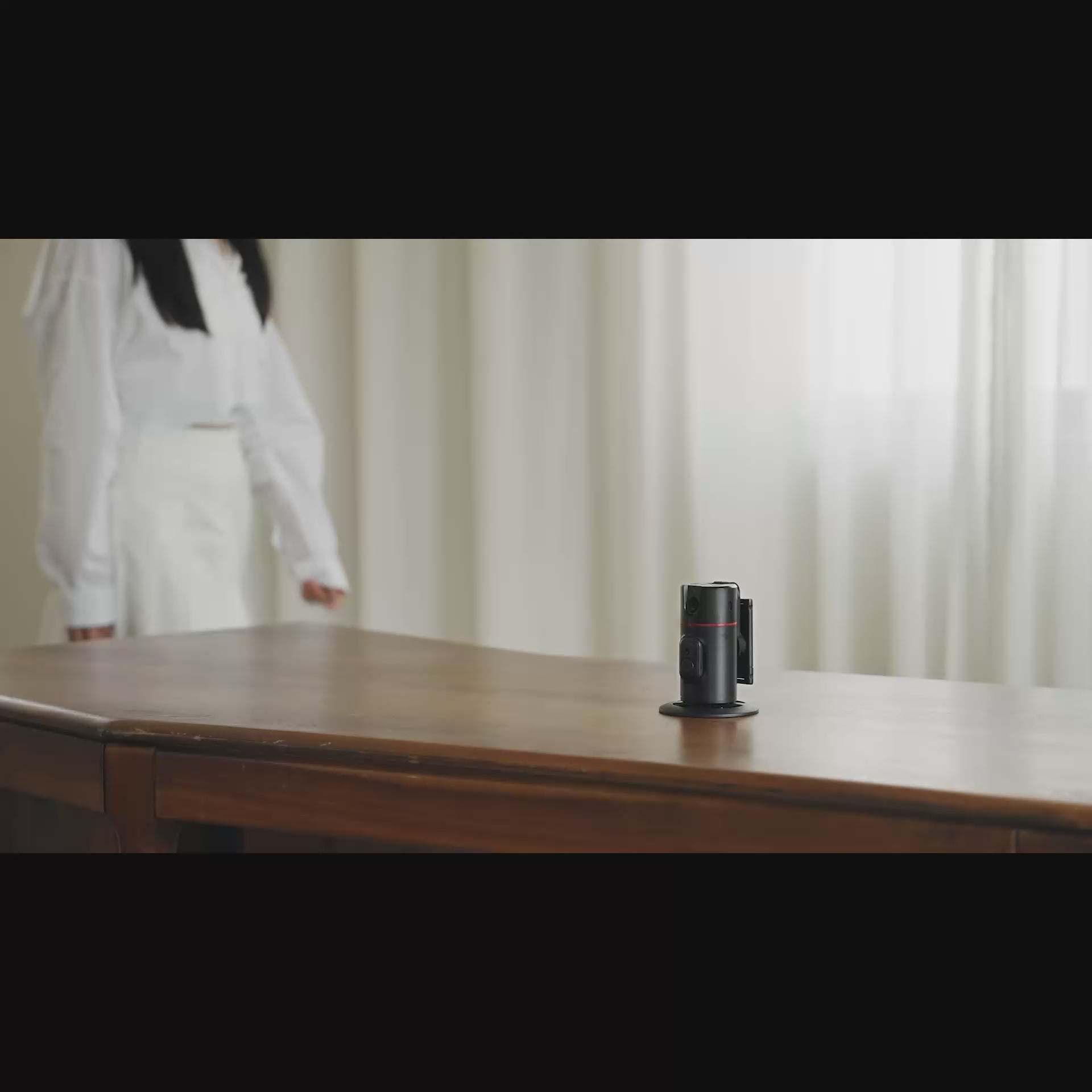 68" AI Face Tracking Tripod with Remote – 360° Auto Tracking for Hands-Free Content Creation
